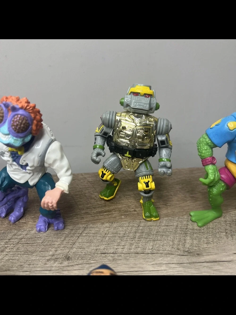 Assorted Teenage Mutant Ninja Turtles & Friends Action Figure Lot - Mixed Colors